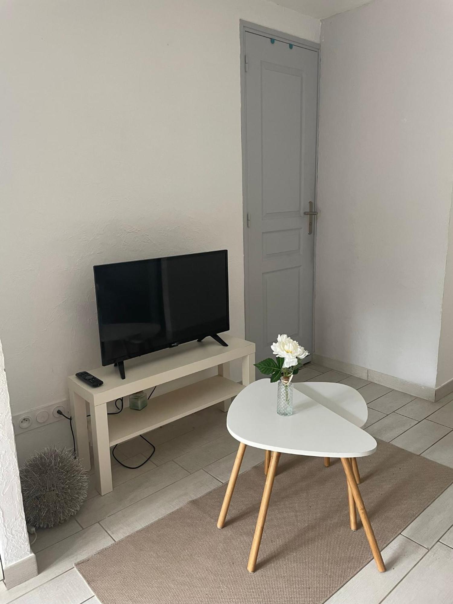 Petit Studio Aux Portes Du Beaujolais Saint-Germain-Nuelles Exterior foto